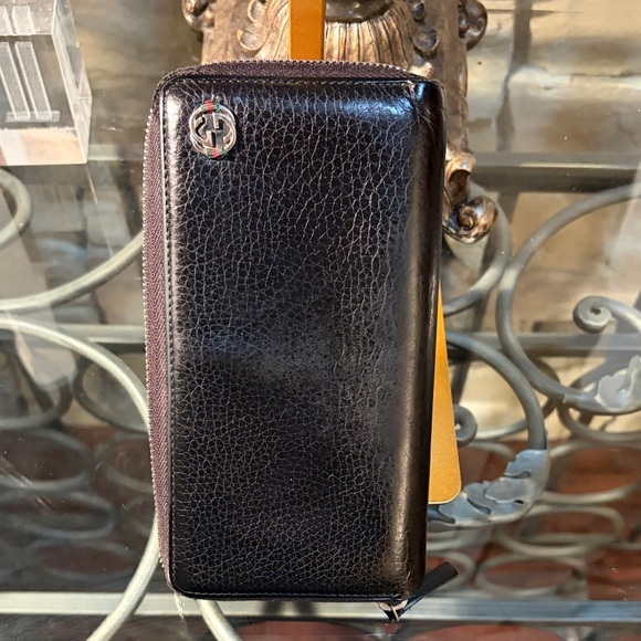 Gucci Shiny Black Leather Zip-Around Wallet - Picture 3 of 8